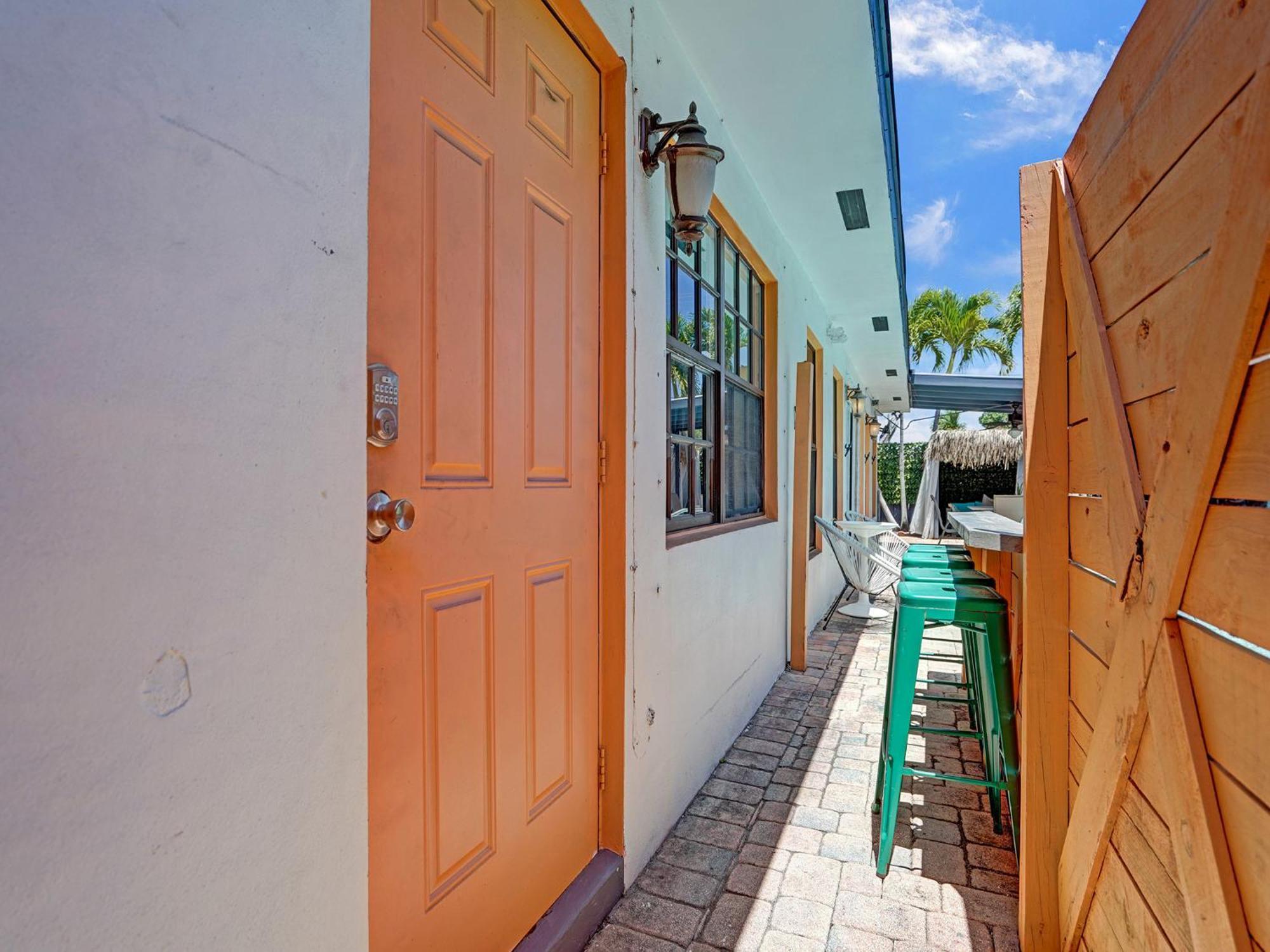 Large Gay Men'S 1 Bedroom W Gameroom Heated Pool Clothing Optional Oakland Park Exterior photo
